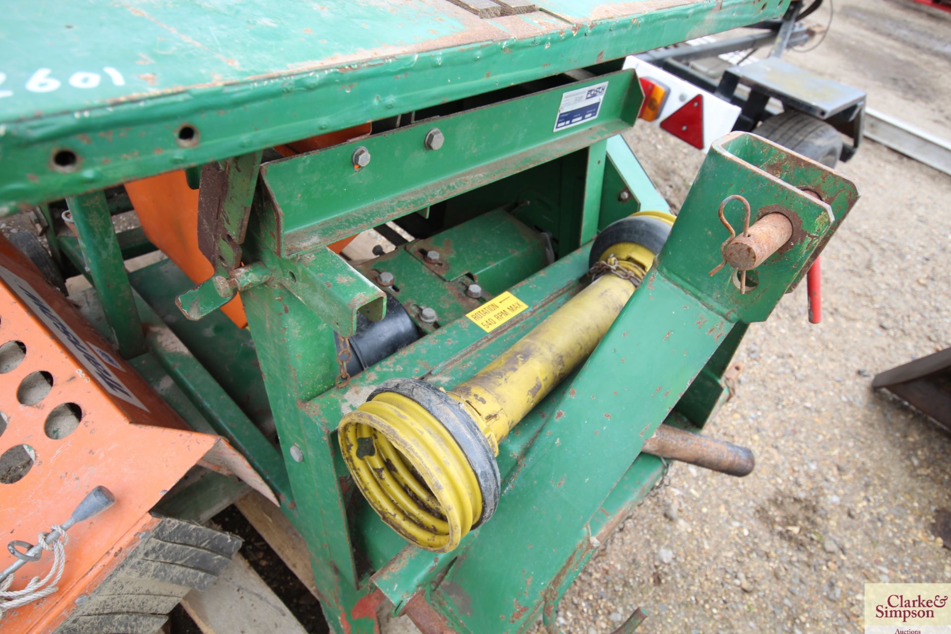 Transaw linkage mounted PTO driven saw bench. V - Image 6 of 12