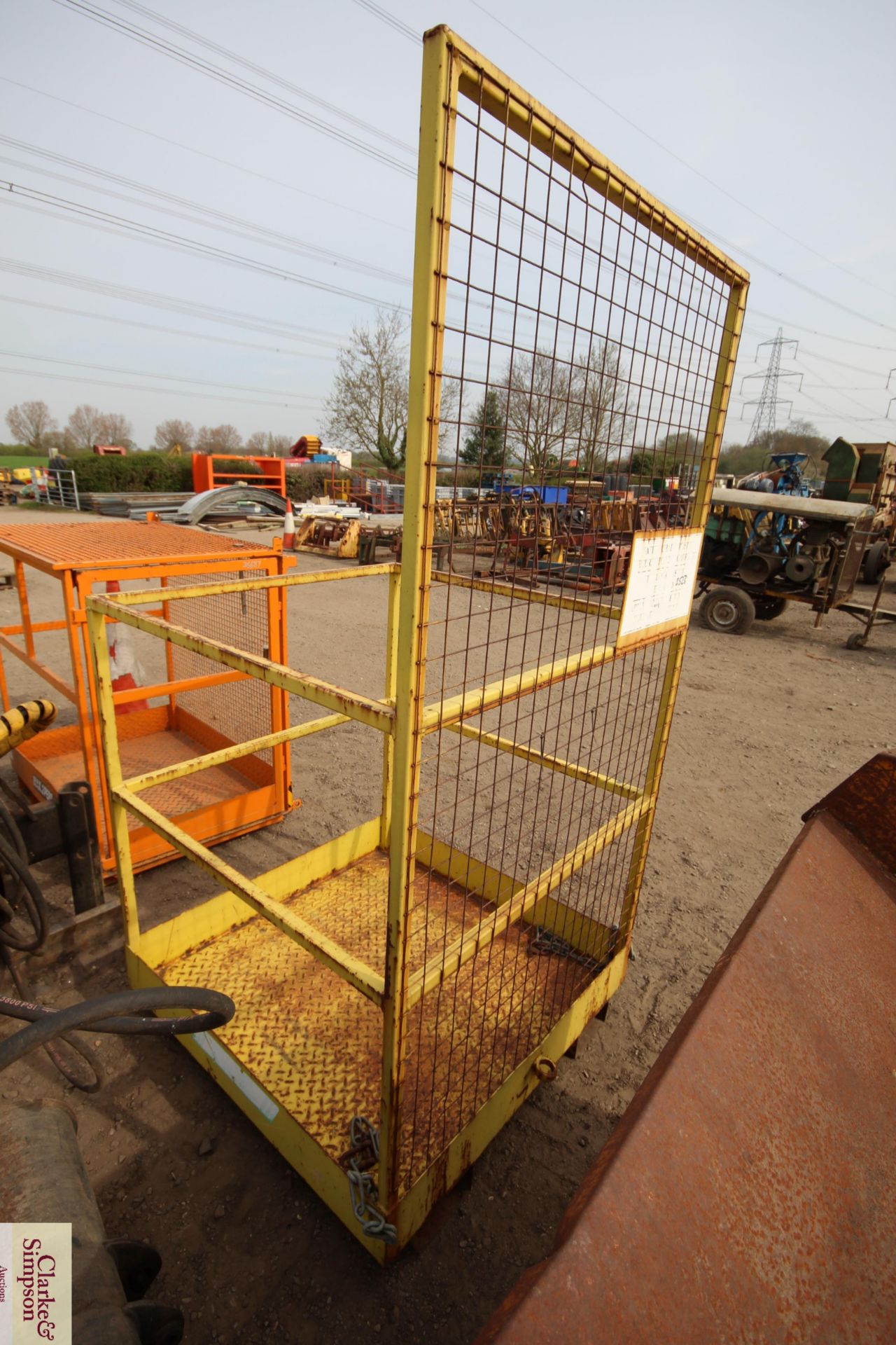 Man cage to fit pallet tines. For sale due to sale of farm. V - Image 4 of 6