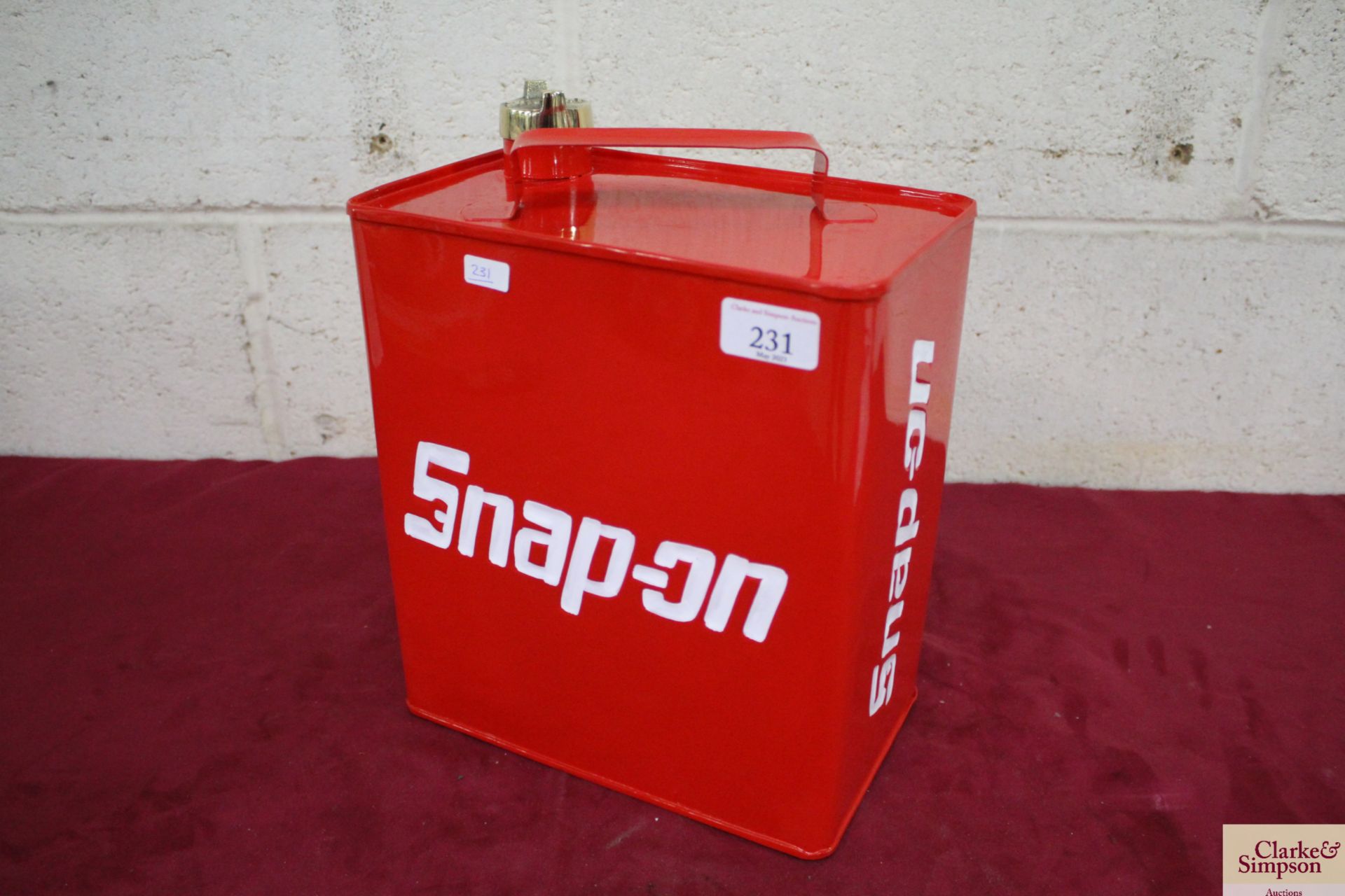 Snap on petrol can. V