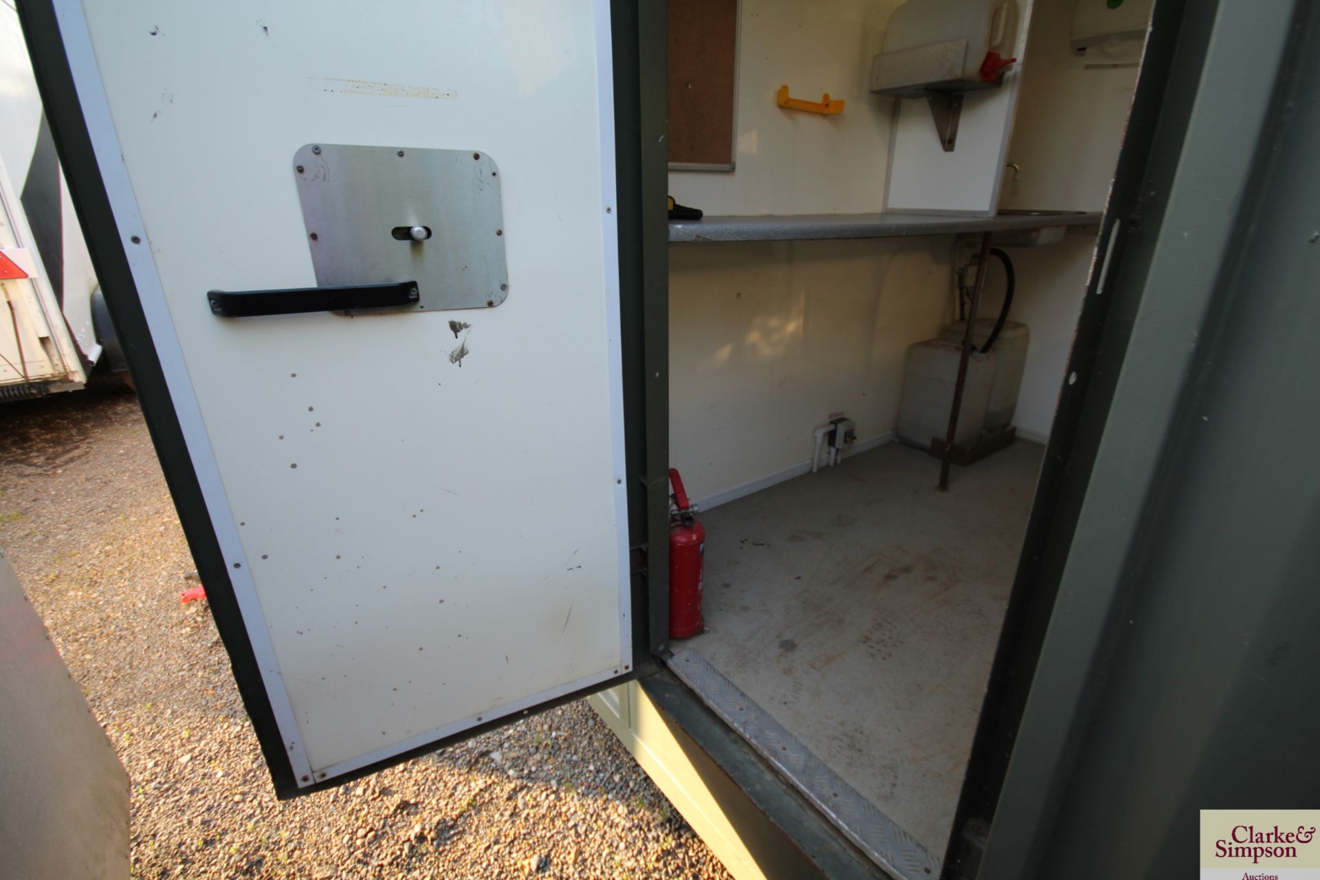Boss Cabins 12ft trailed single axle lowering welfare unit. With drying room, chemical toilet and - Bild 12 aus 35