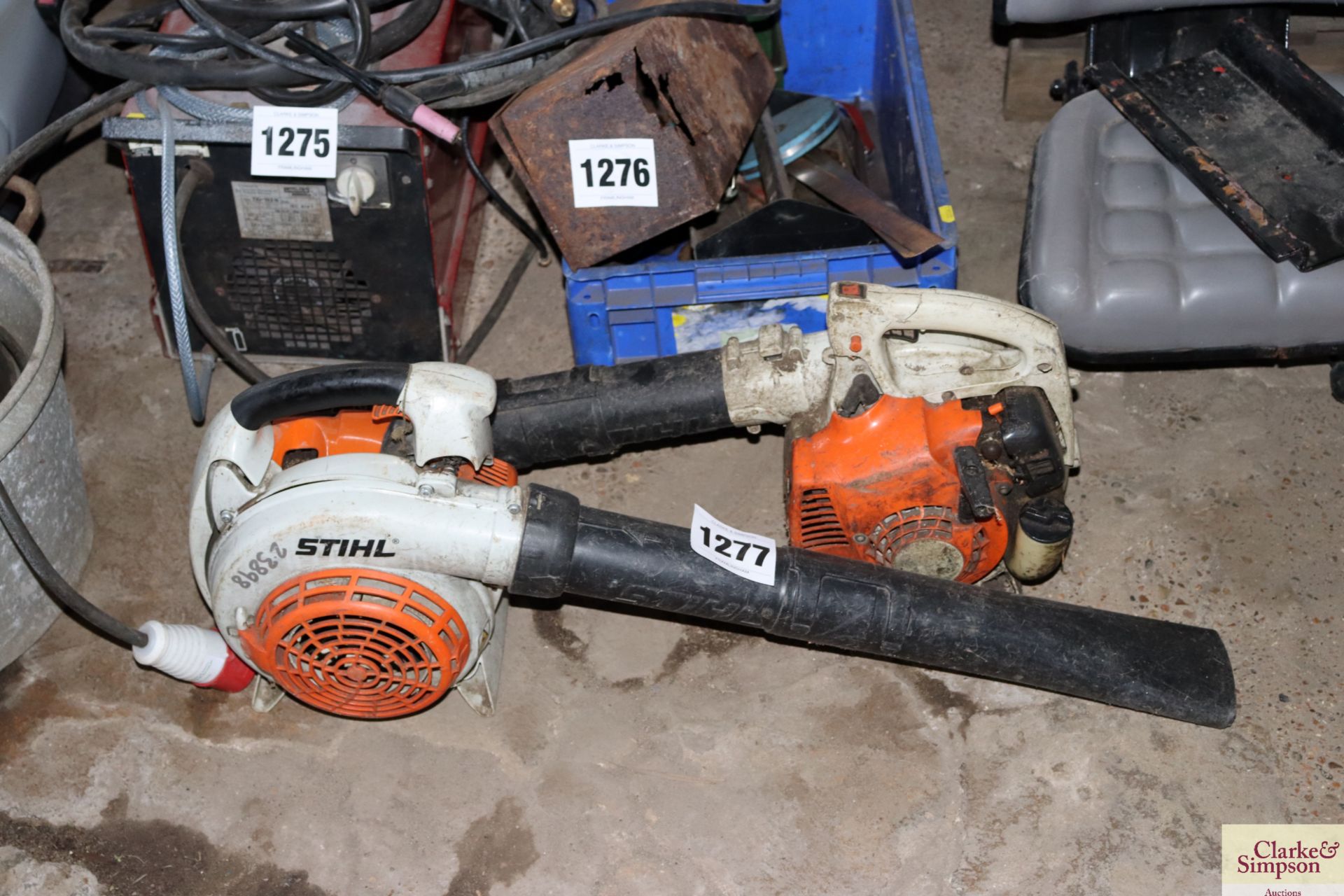 2x Stihl leaf blowers for spares or repair.