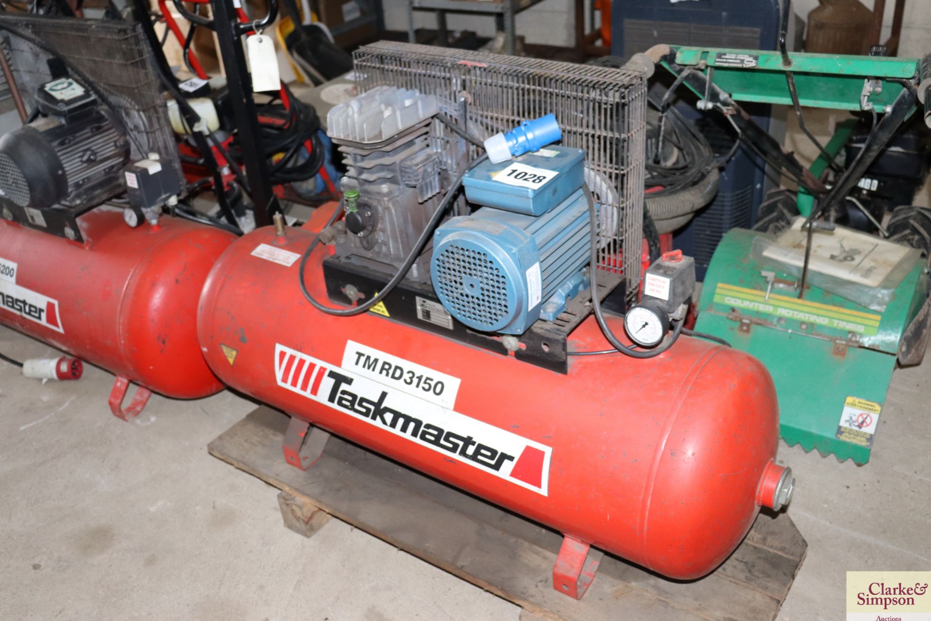 Taskmaster 240V 150L workshop compressor. V