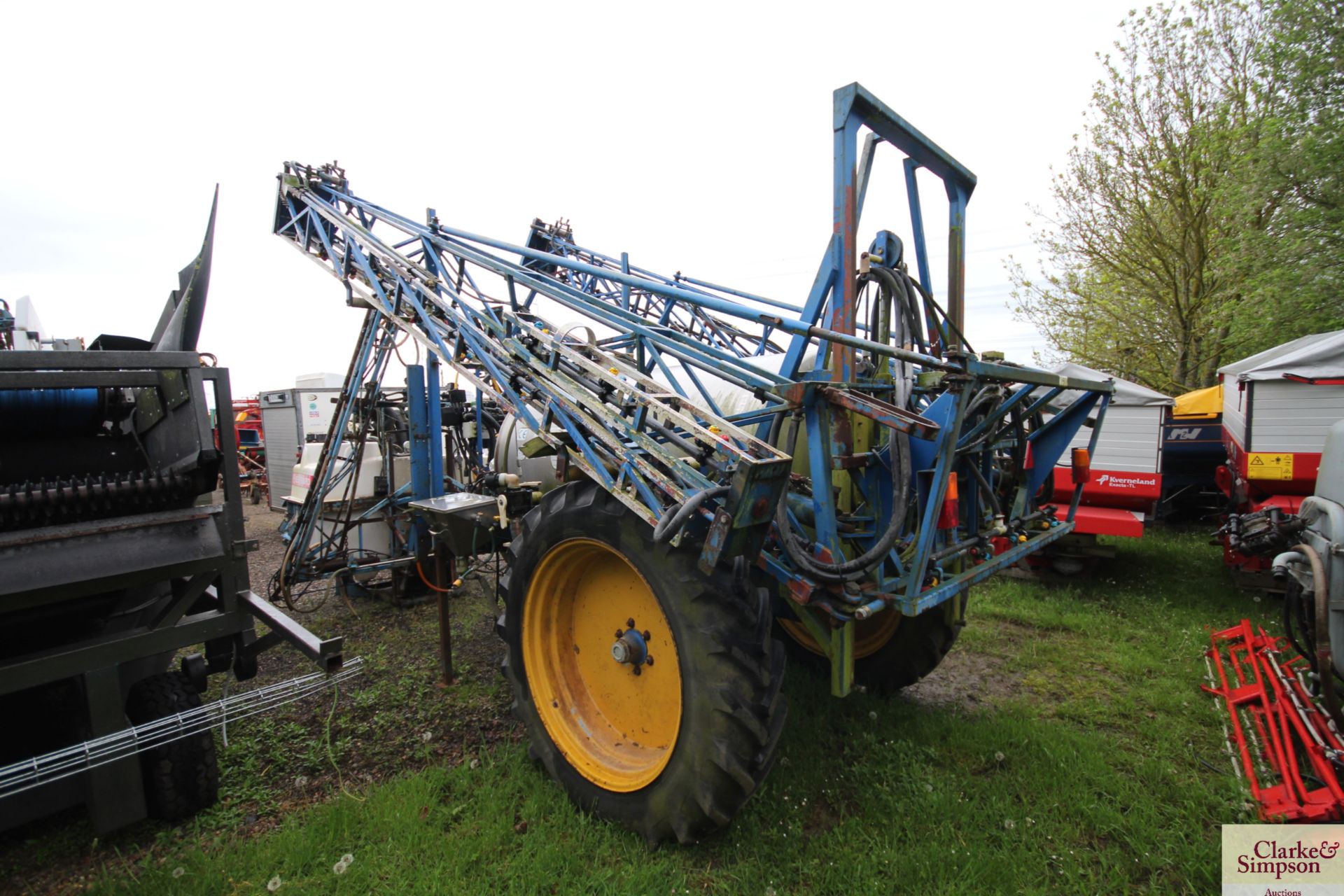 24m 2,000L trailed sprayer. With stainless steel tank and tracking drawbar. - Image 3 of 24