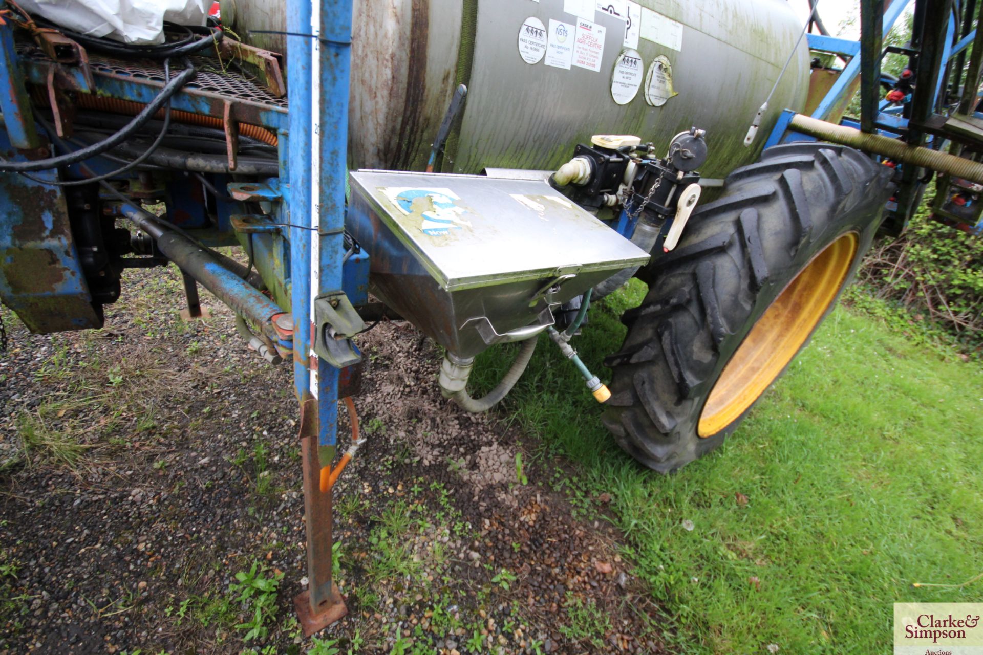 24m 2,000L trailed sprayer. With stainless steel tank and tracking drawbar. - Image 9 of 24