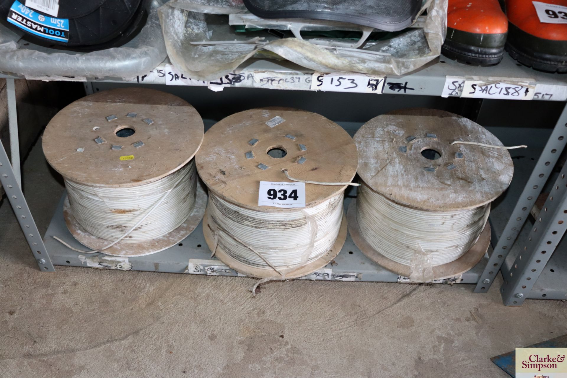 Various BT type cable. V