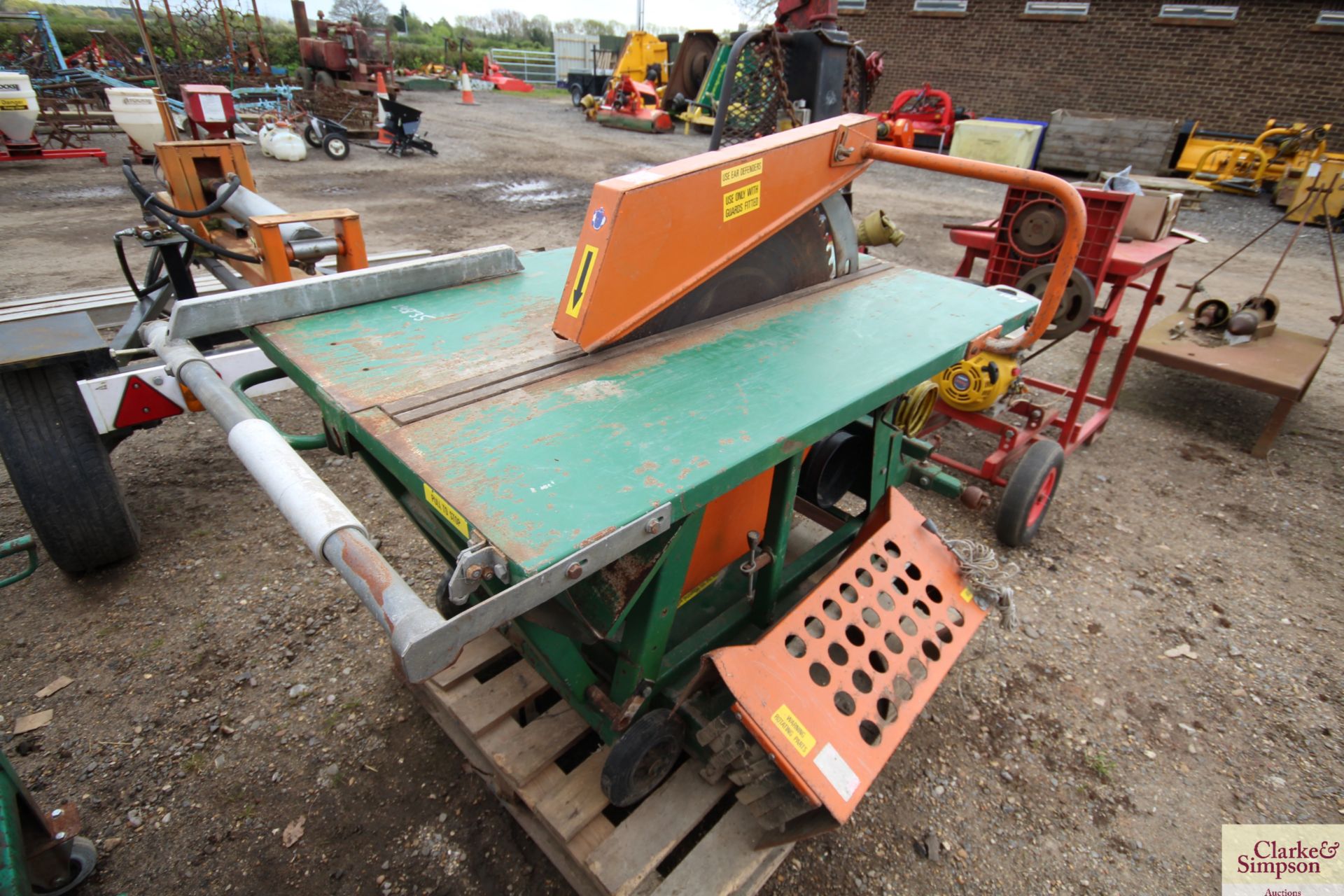 Transaw linkage mounted PTO driven saw bench. V - Image 4 of 12