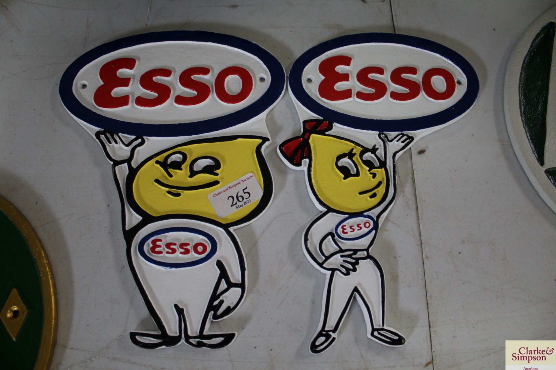 Esso pair sign. V