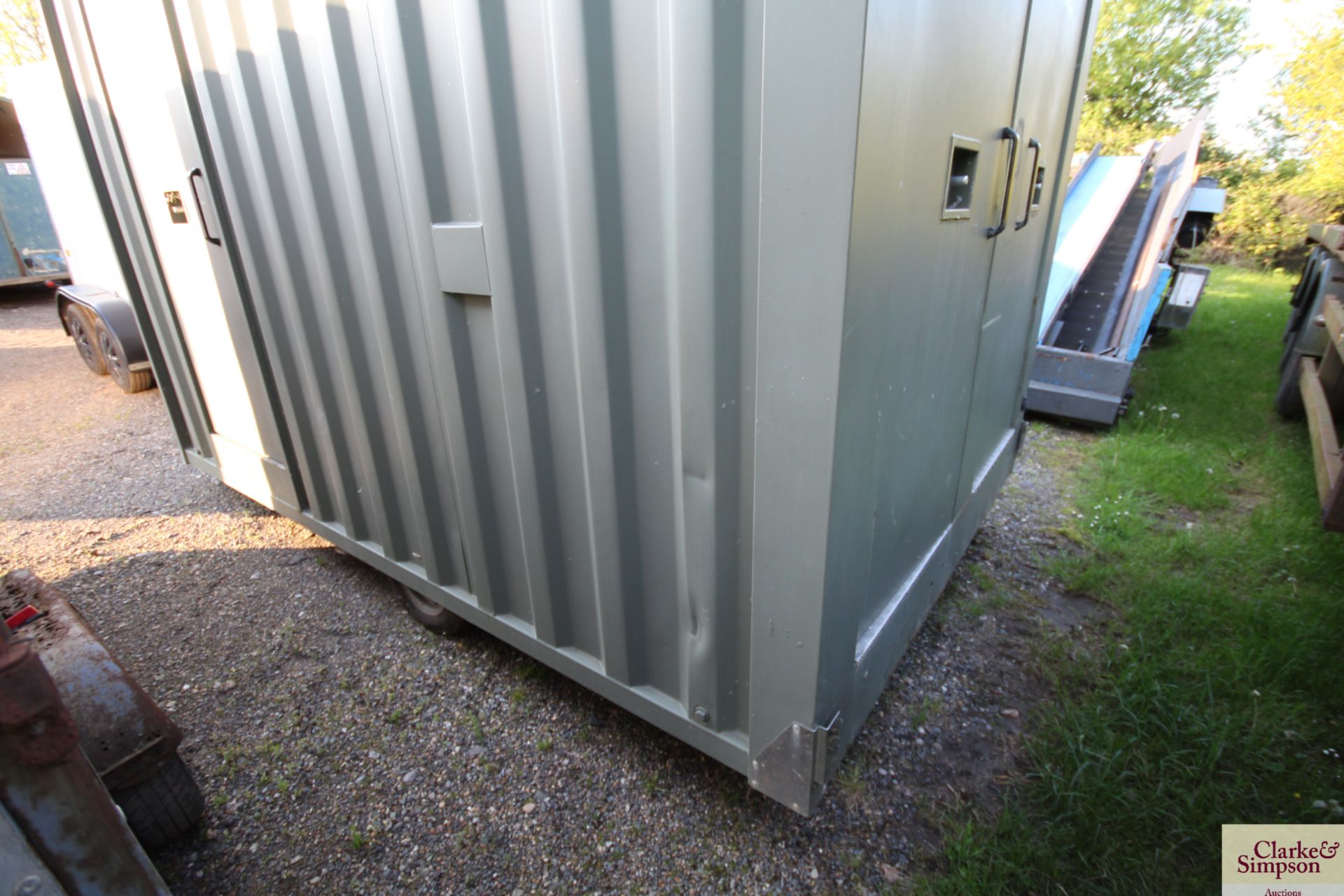 Boss Cabins 12ft trailed single axle lowering welfare unit. With drying room, chemical toilet and - Bild 3 aus 35