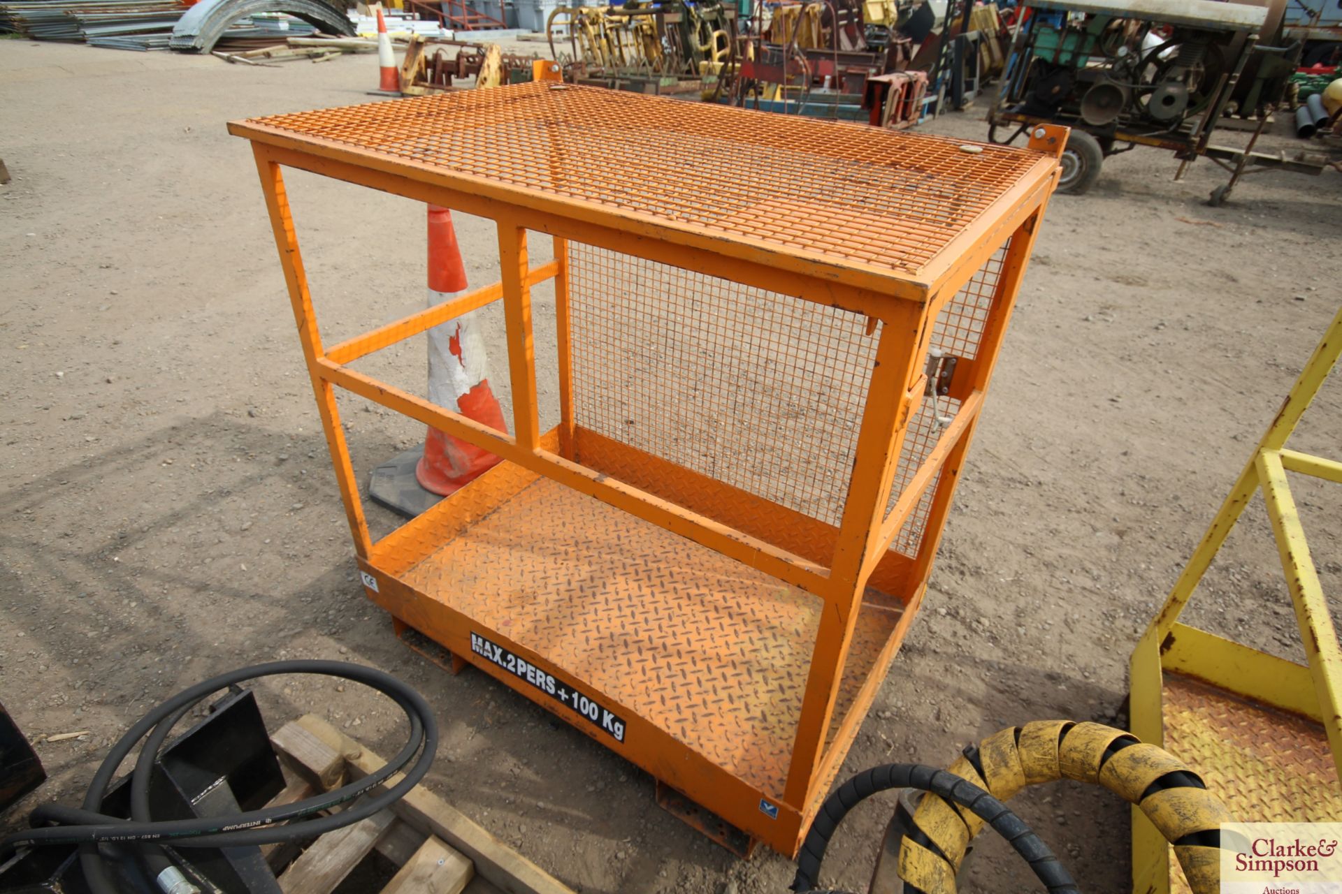 Man cage to fit pallet tines. - Image 4 of 8