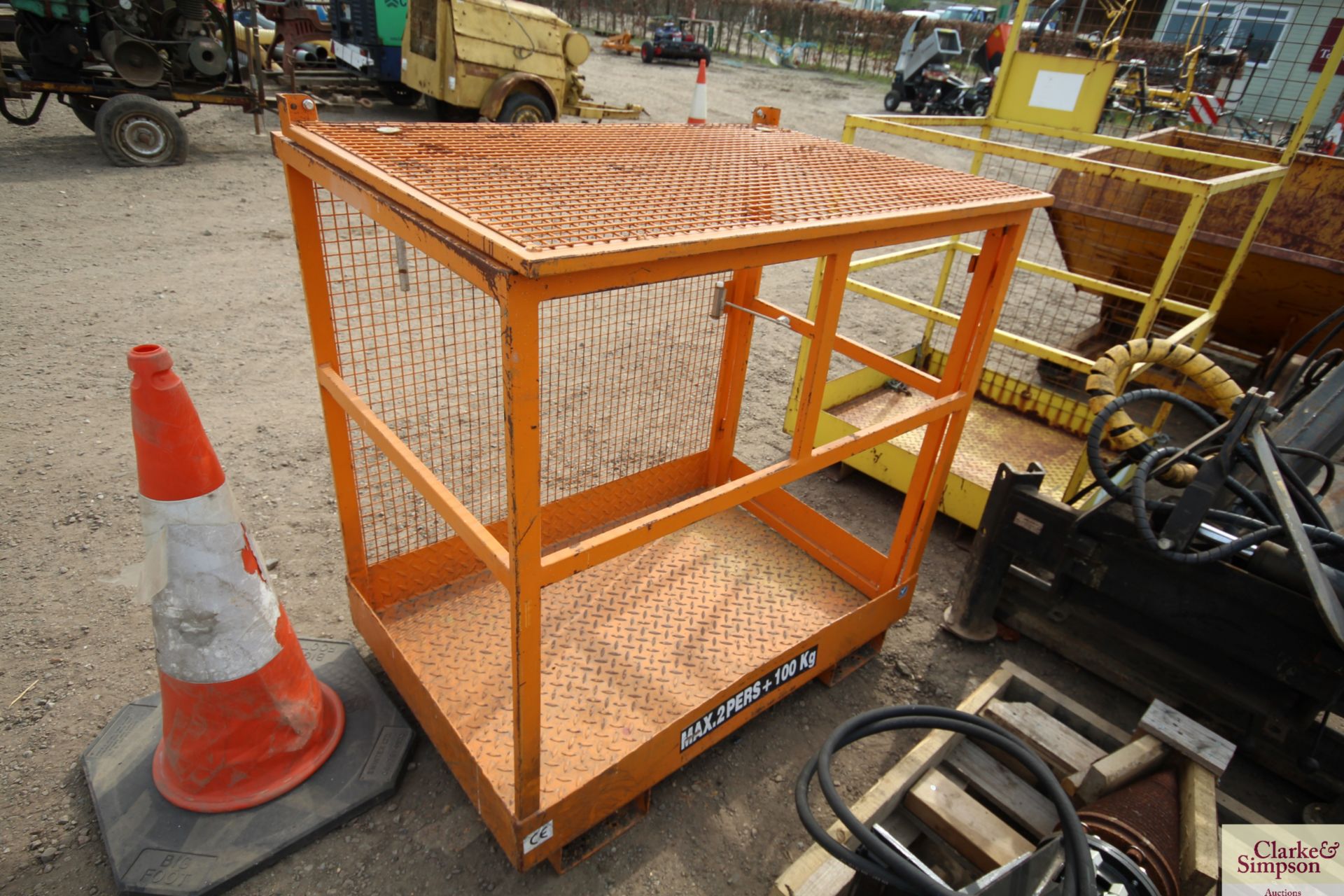 Man cage to fit pallet tines. - Image 3 of 8