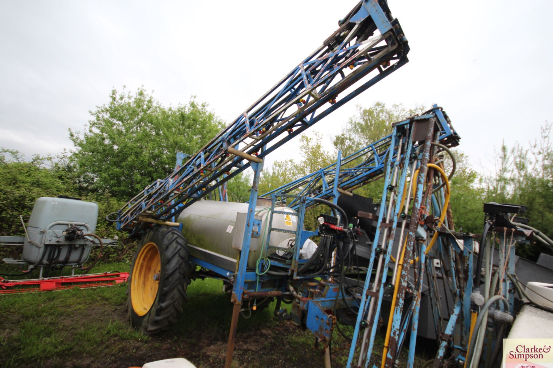 24m 2,000L trailed sprayer. With stainless steel tank and tracking drawbar.