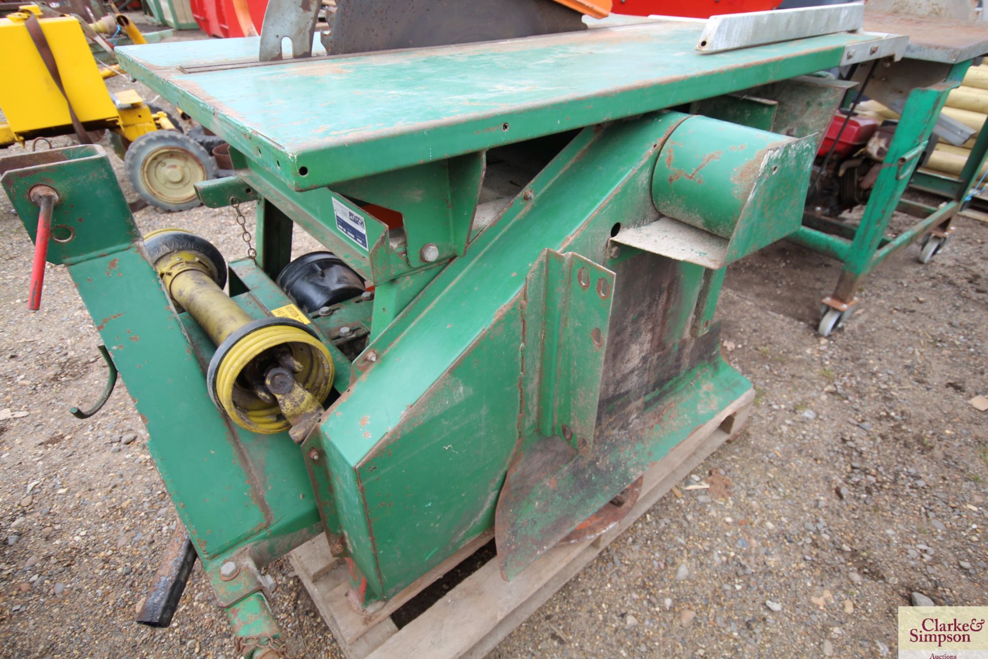 Transaw linkage mounted PTO driven saw bench. V - Image 11 of 12