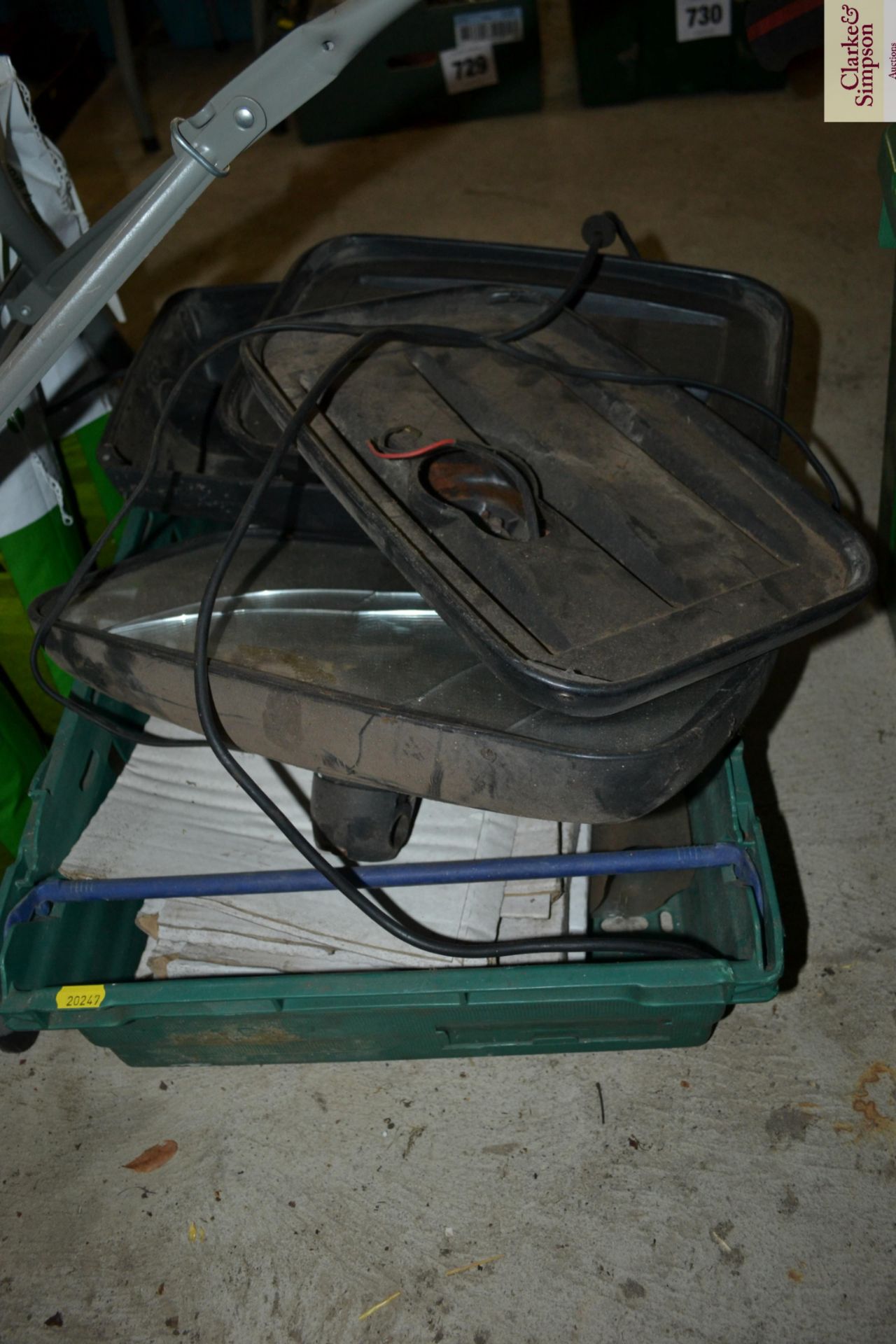 Box containing quantity of vehicle lights, flashin - Image 4 of 5