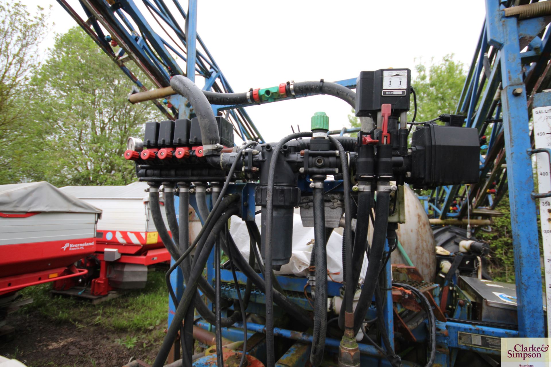 24m 2,000L trailed sprayer. With stainless steel tank and tracking drawbar. - Image 6 of 24