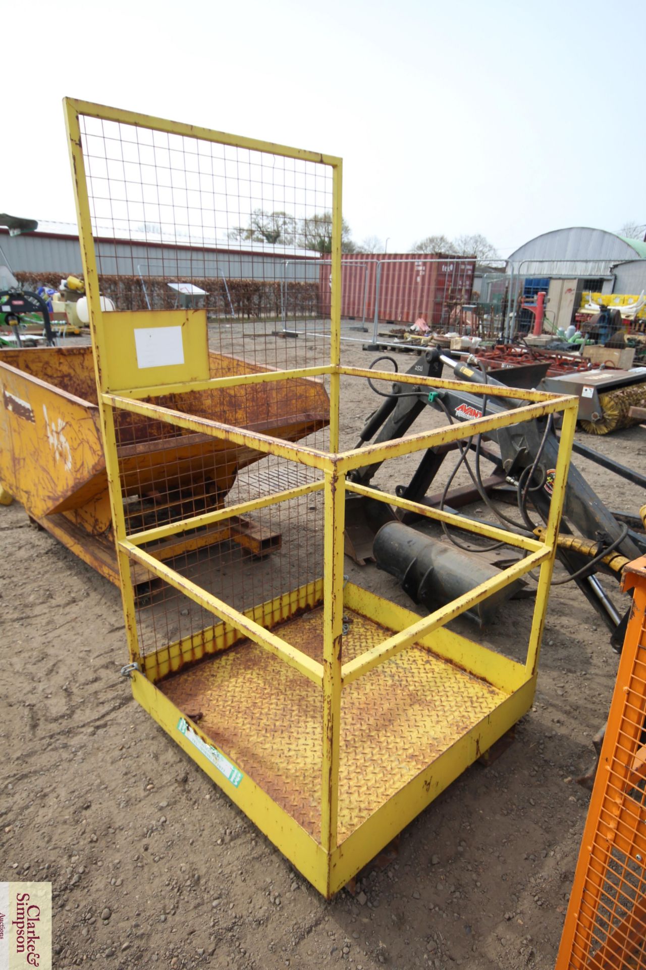 Man cage to fit pallet tines. For sale due to sale of farm. V - Image 2 of 6