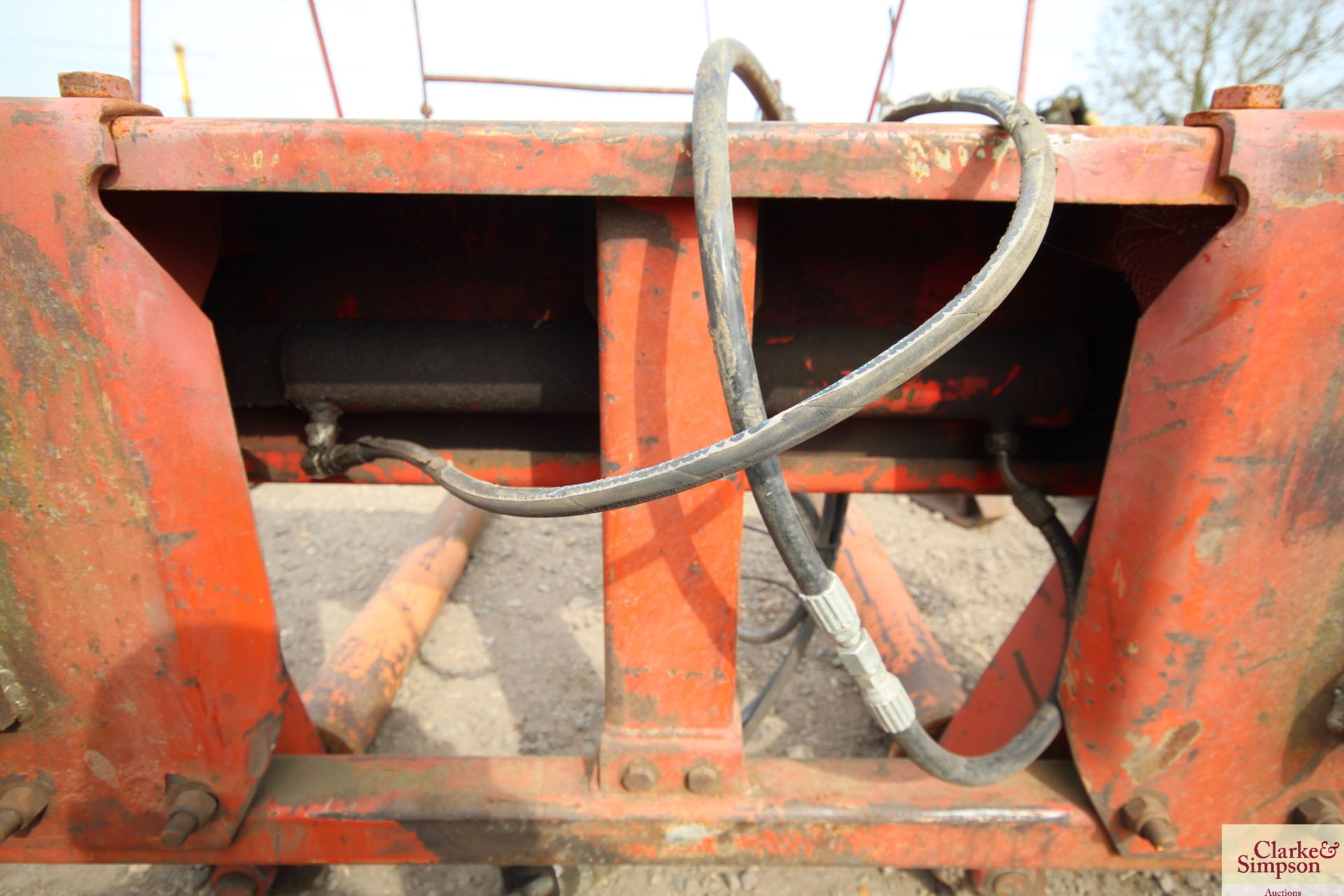 Kverneland round bale squeeze. Quicke No3 brackets. For sale due to sale of farm. V - Image 9 of 10