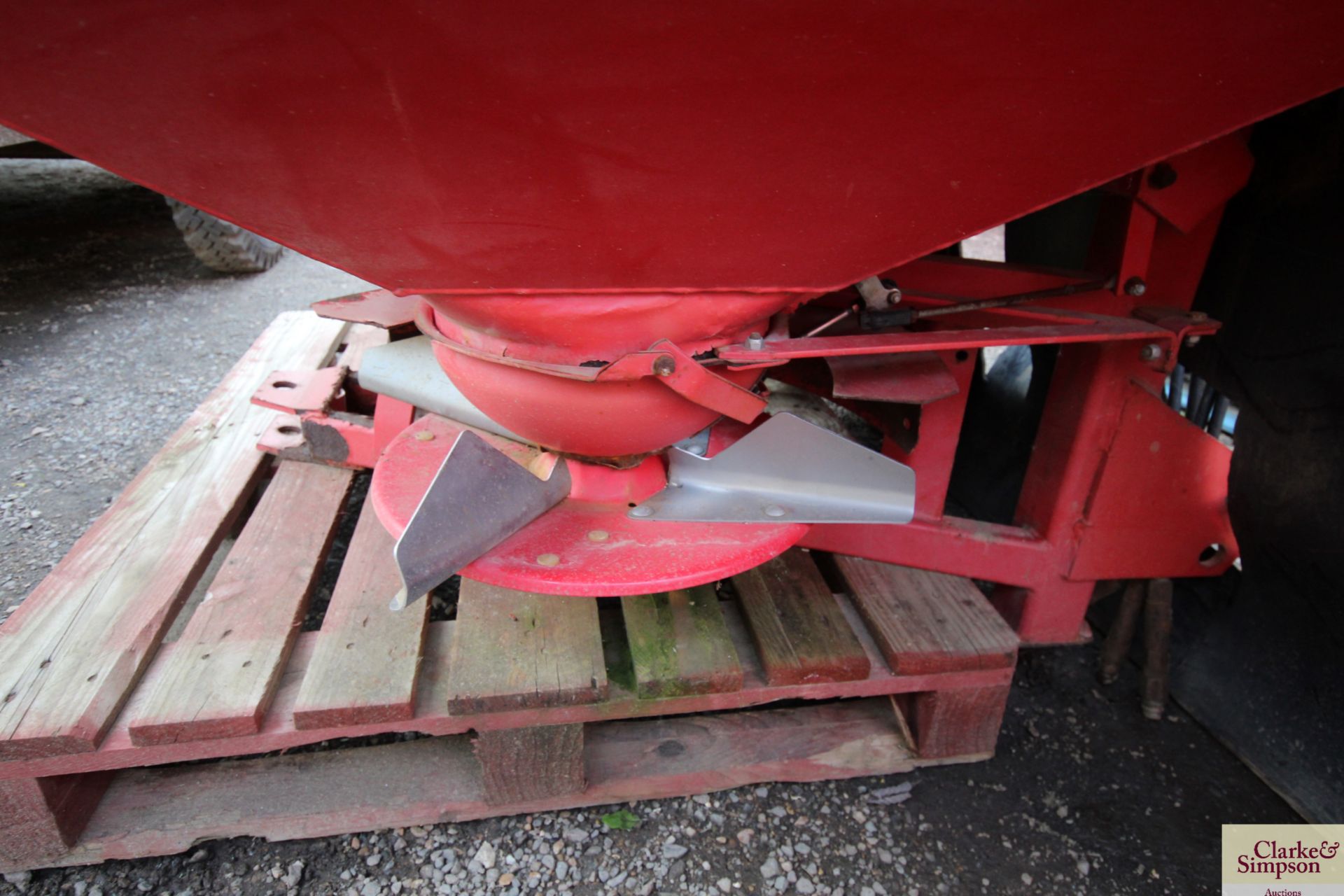 Lely Centreliner twin disc fertiliser spreader. V - Image 10 of 12