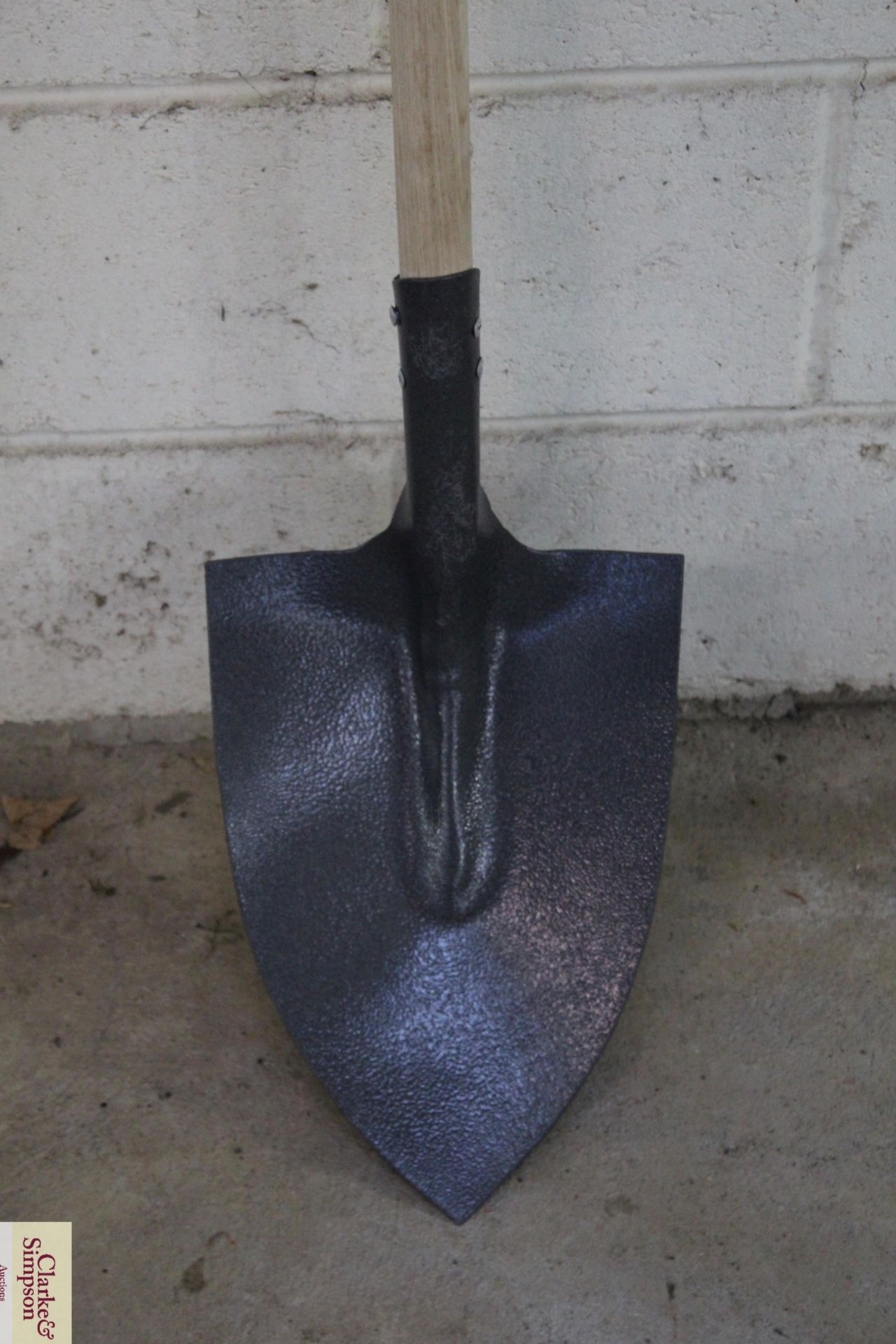 Long handled digging shovel. V - Image 2 of 2