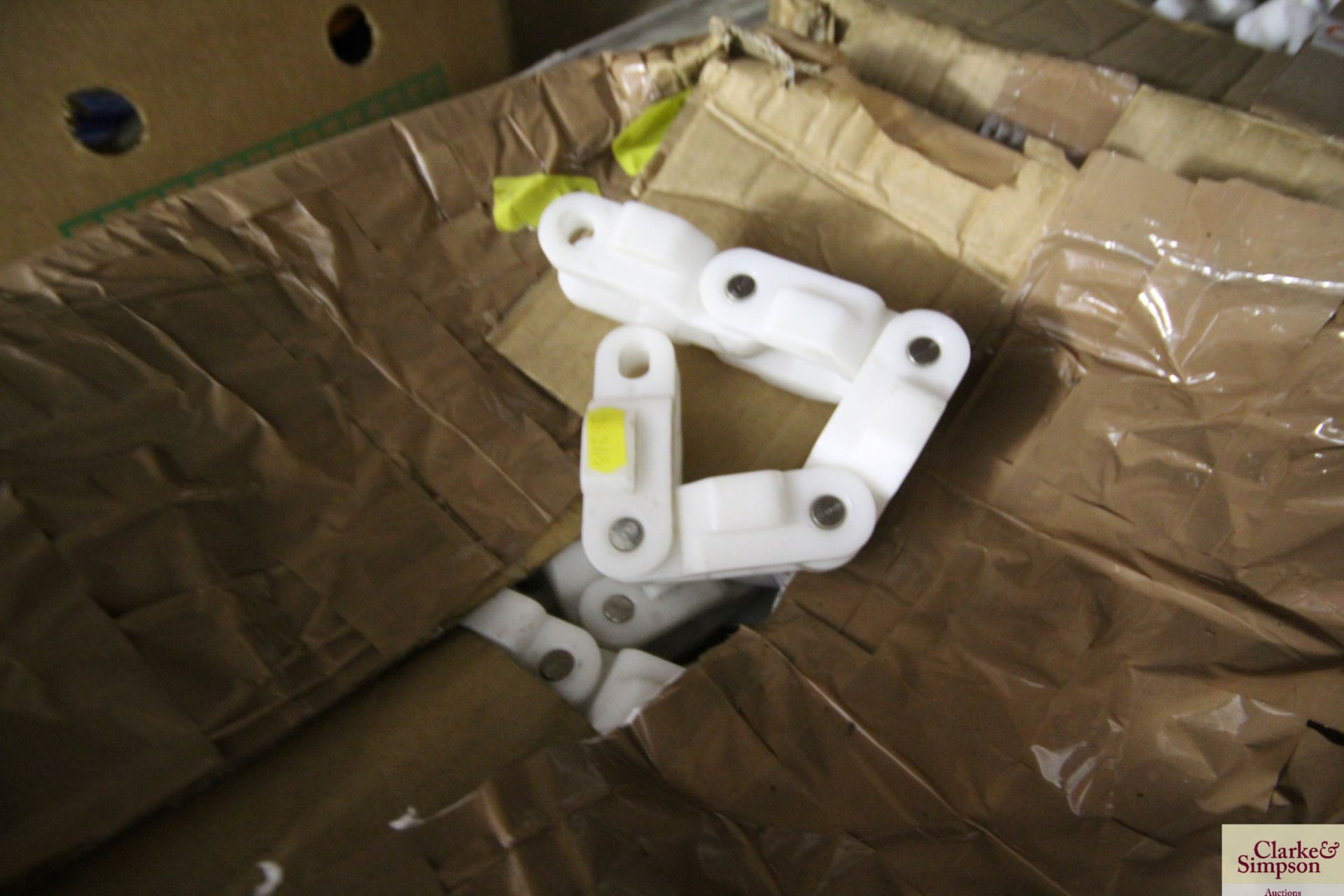 3x boxes plastic conveyor chain. V - Image 2 of 2