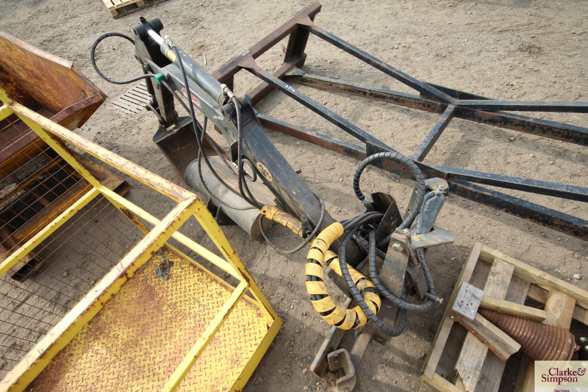 Avant back hoe for Avant loader. With 10in, 16in and 30in buckets. - Image 3 of 15