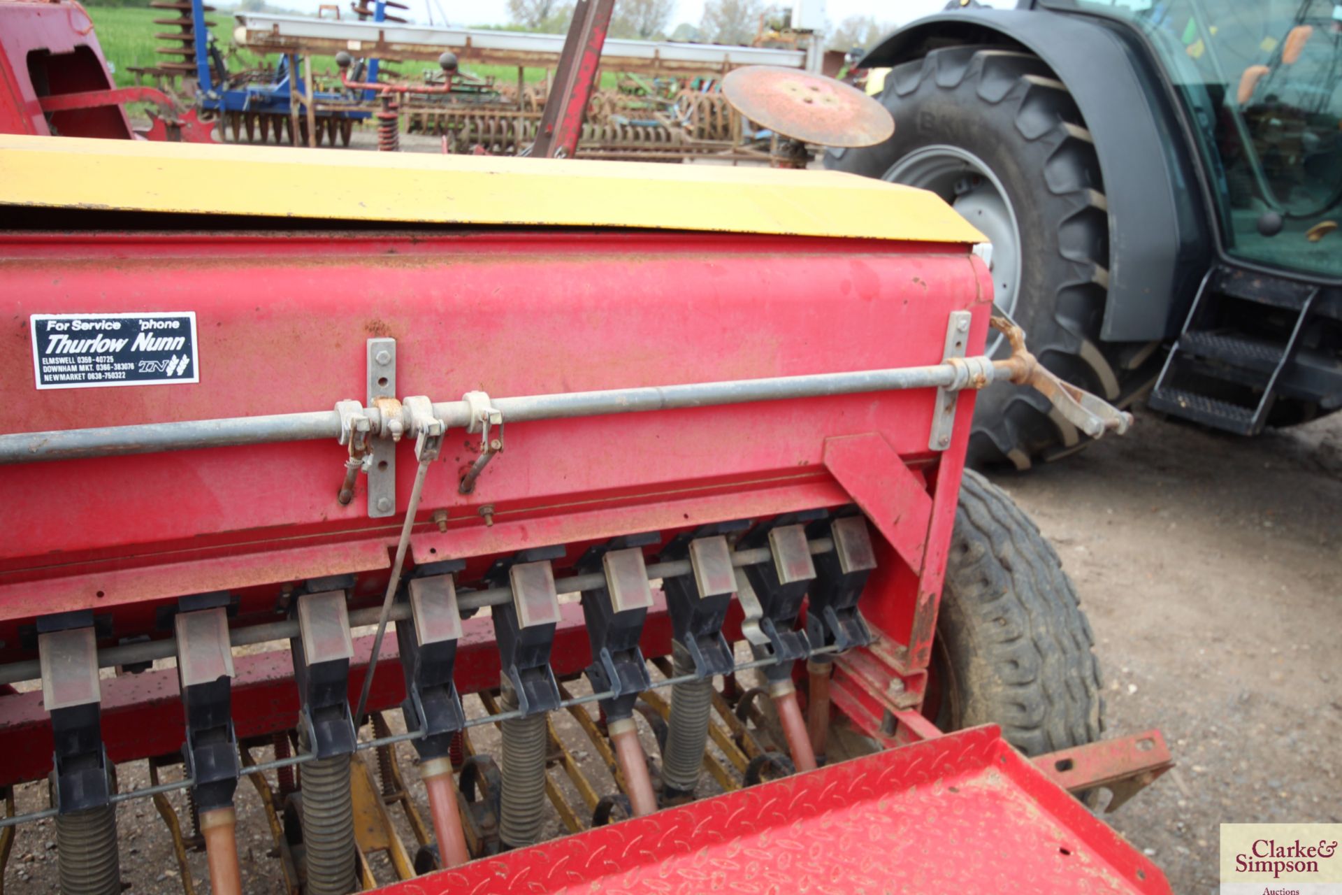 Farmhand 3m mounted Suffolk coulter box drill. V - Image 17 of 27