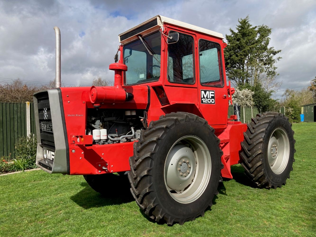 Timed Online Collective Sale of Combines, Tractors, Plant, Vehicles, Trailers, Machinery, Tools & Spares
