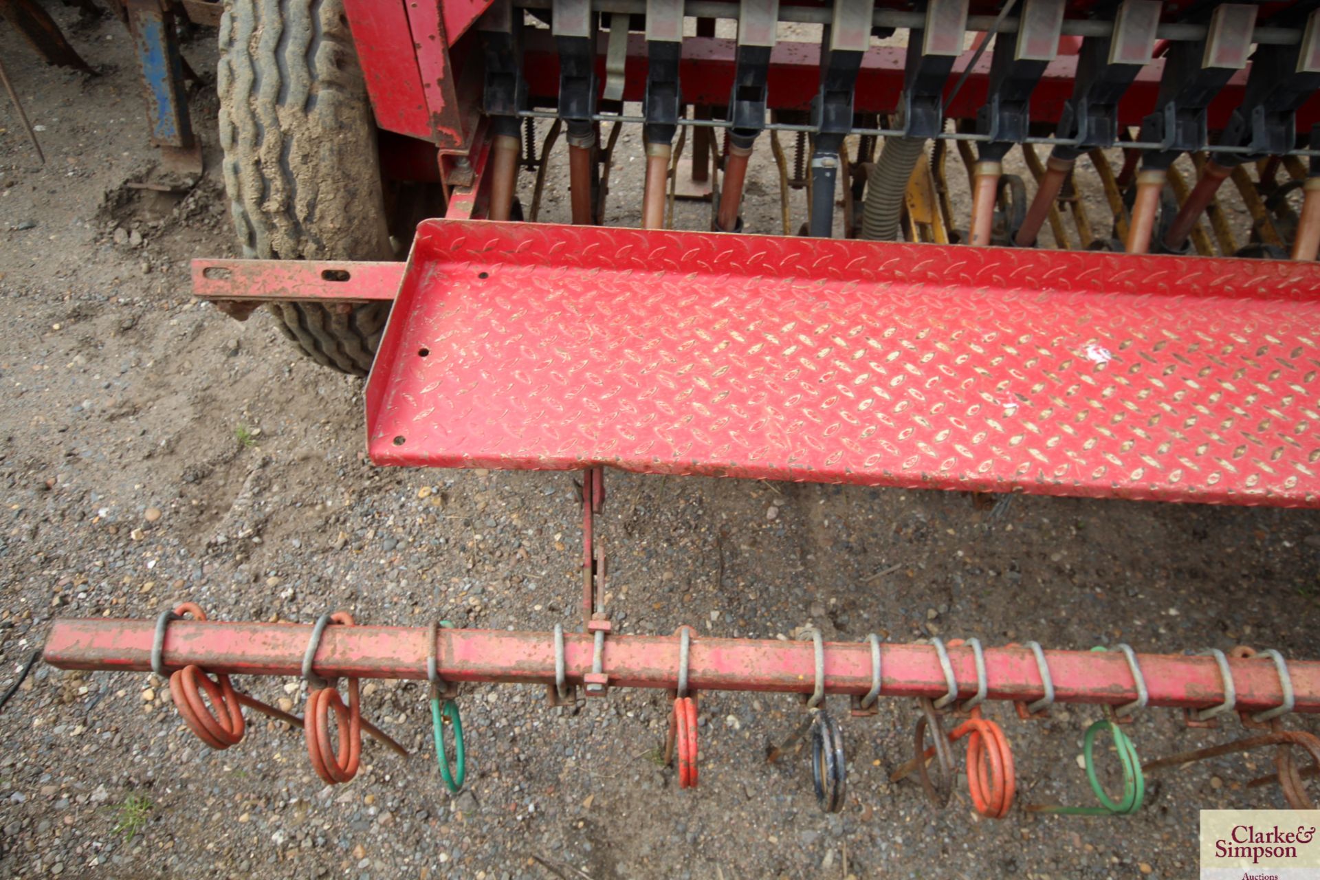 Farmhand 3m mounted Suffolk coulter box drill. V - Image 14 of 27