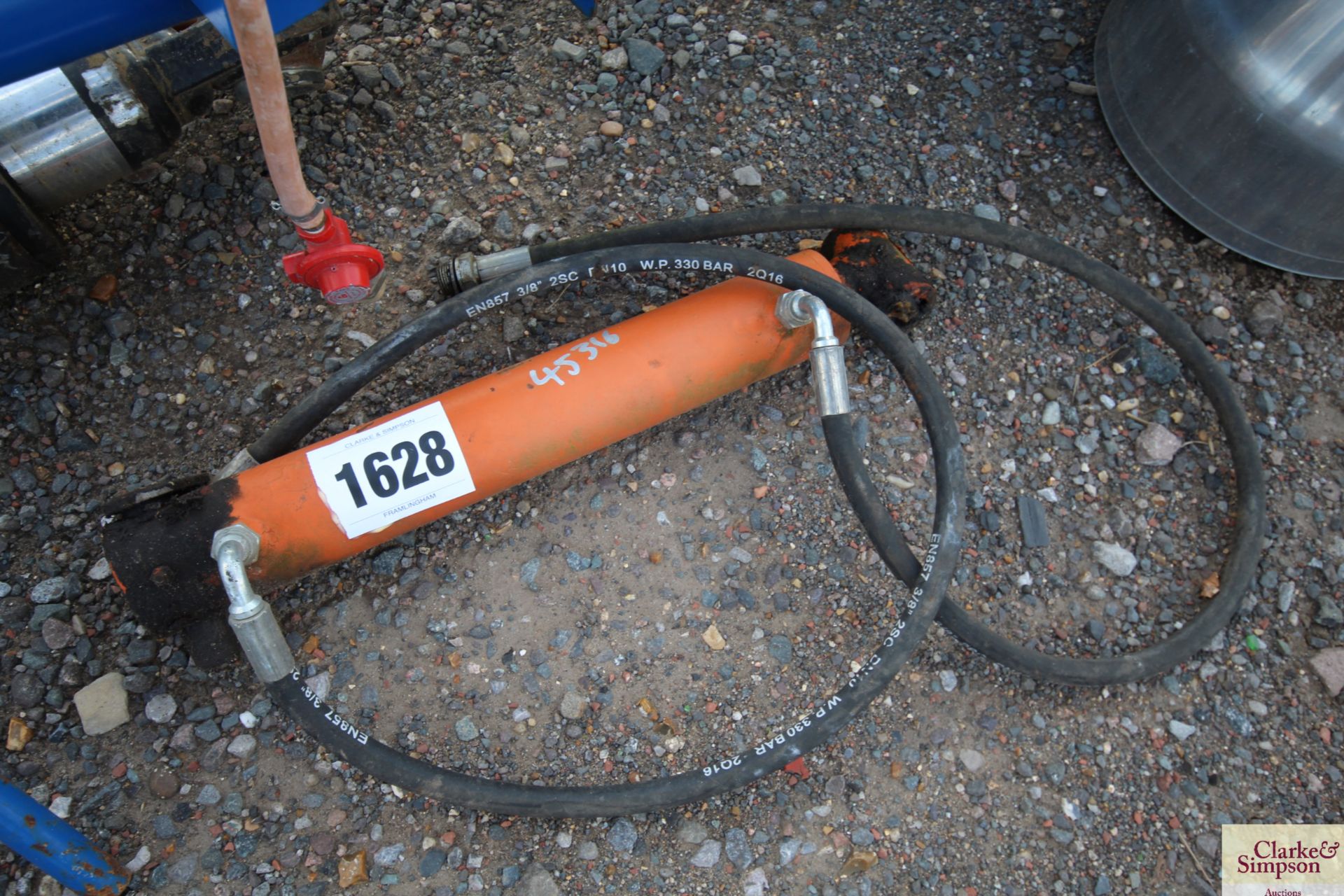 Hydraulic ram. For sale due to sale of farm. V