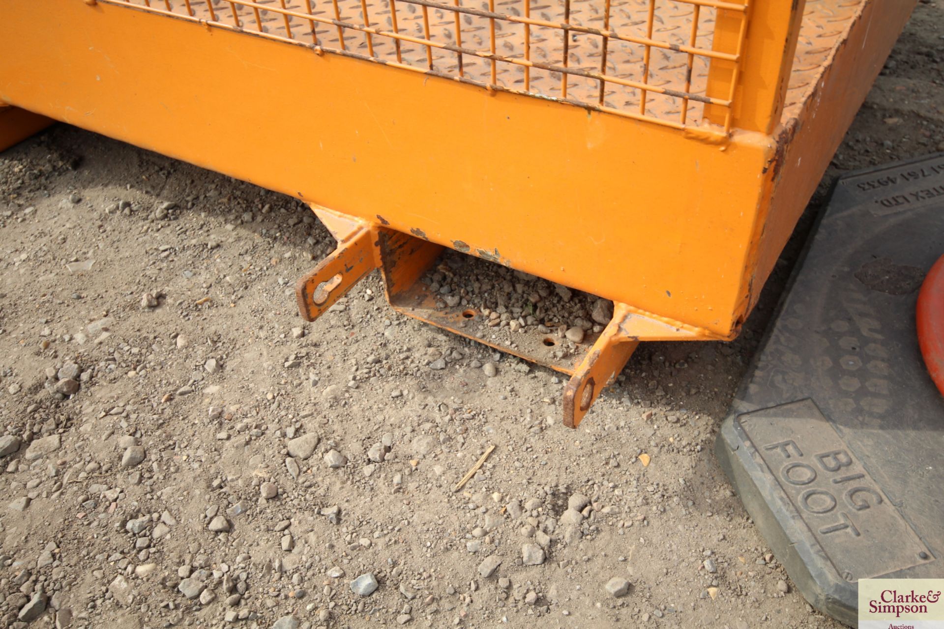 Man cage to fit pallet tines. - Image 7 of 8