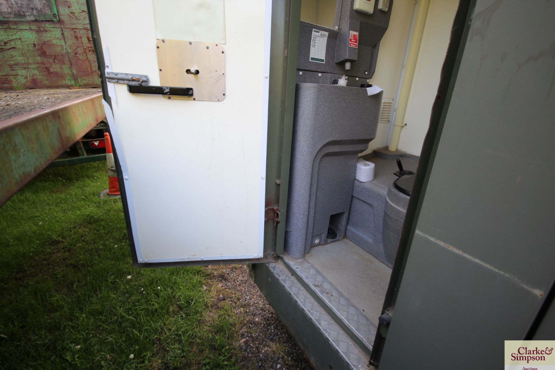 Boss Cabins 12ft trailed single axle lowering welfare unit. With drying room, chemical toilet and - Bild 25 aus 35