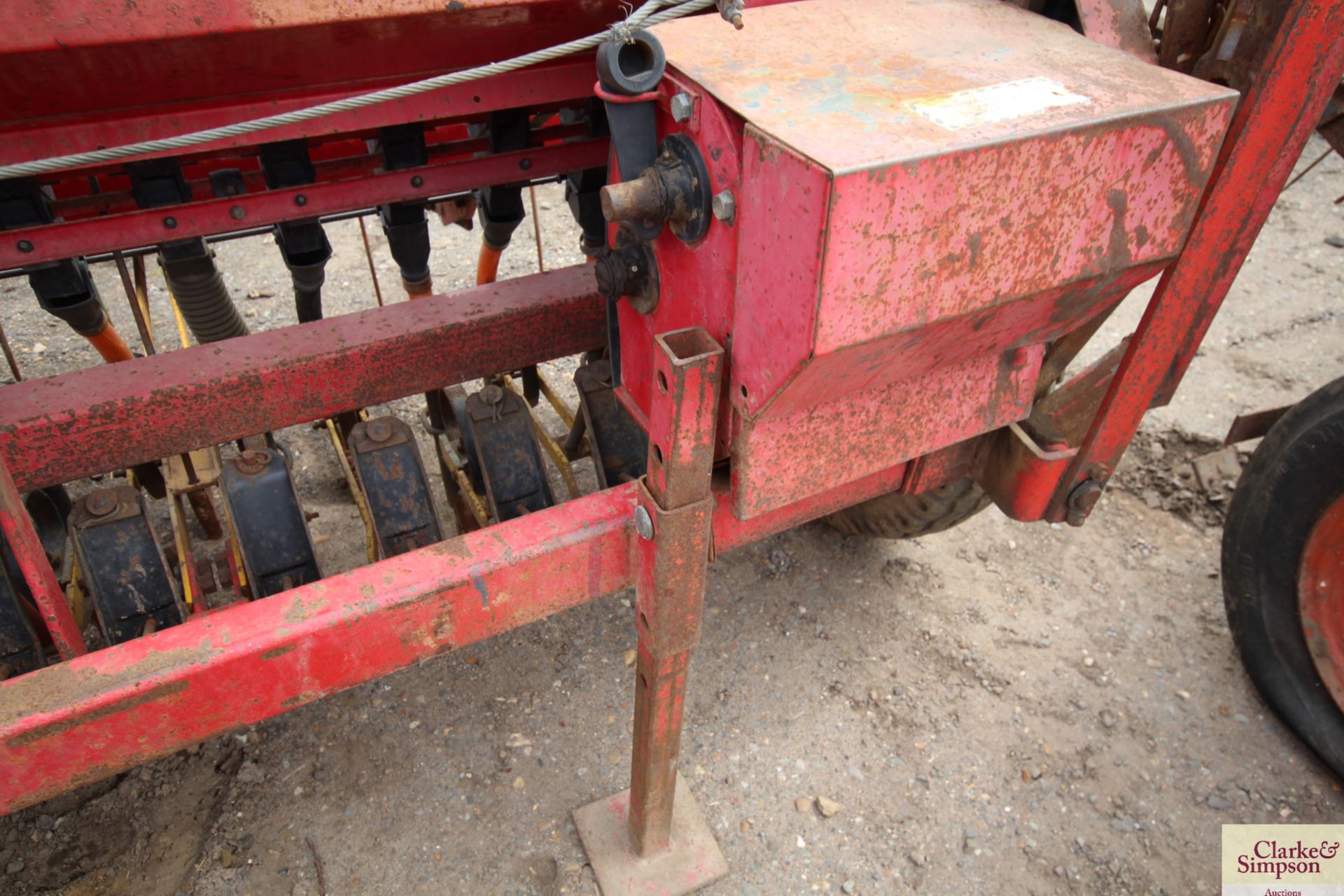Farmhand 3m mounted Suffolk coulter box drill. V - Image 10 of 27