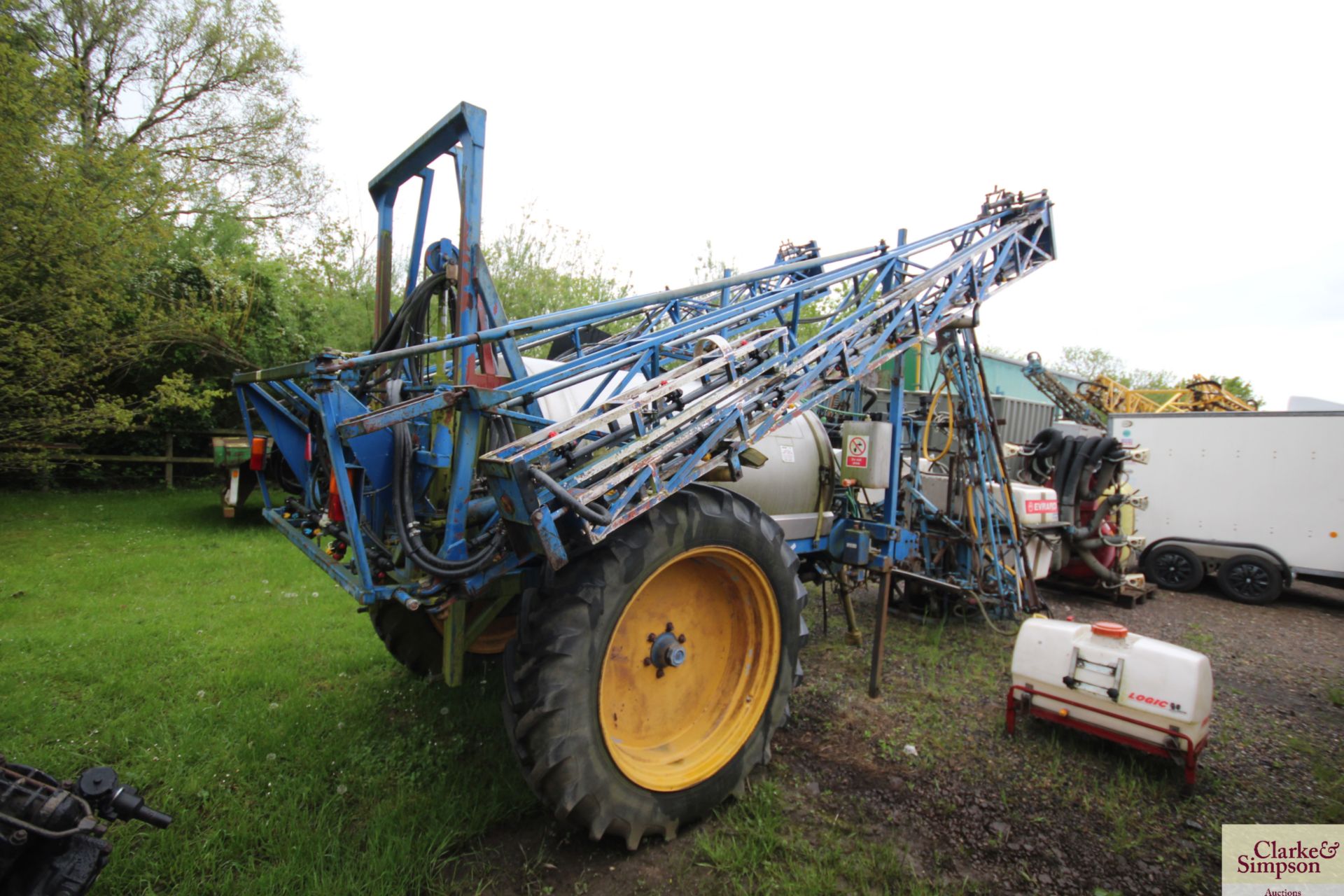 24m 2,000L trailed sprayer. With stainless steel tank and tracking drawbar. - Image 2 of 24