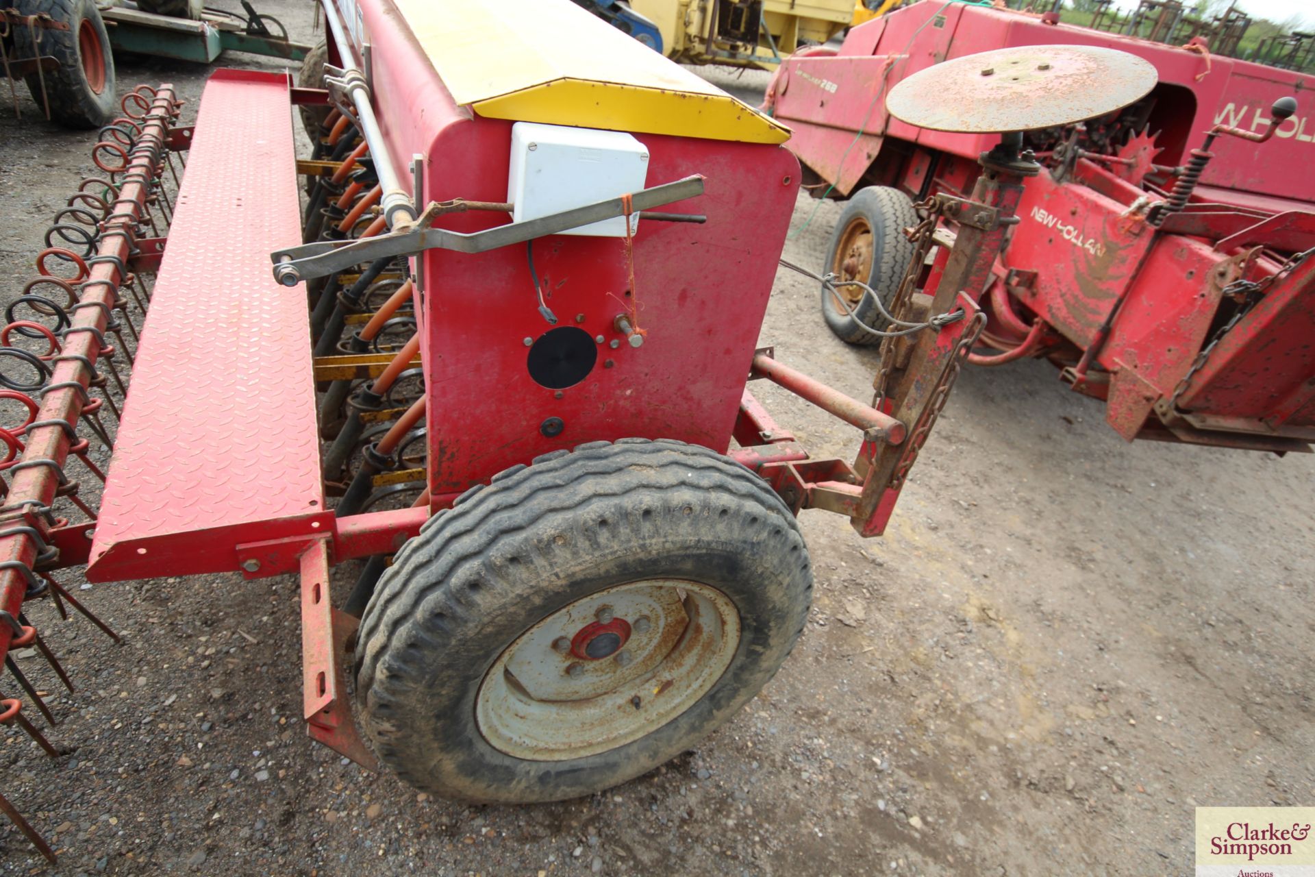 Farmhand 3m mounted Suffolk coulter box drill. V - Image 19 of 27