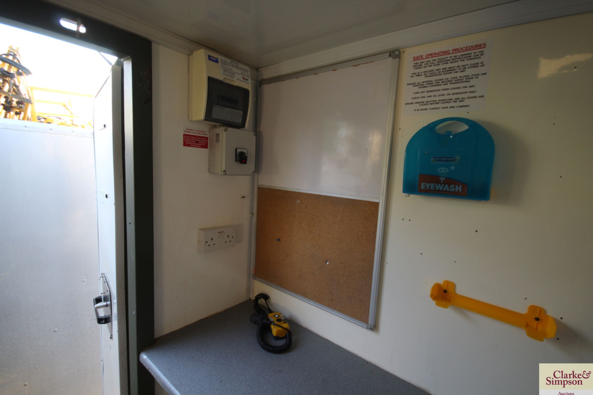 Boss Cabins 12ft trailed single axle lowering welfare unit. With drying room, chemical toilet and - Bild 22 aus 35