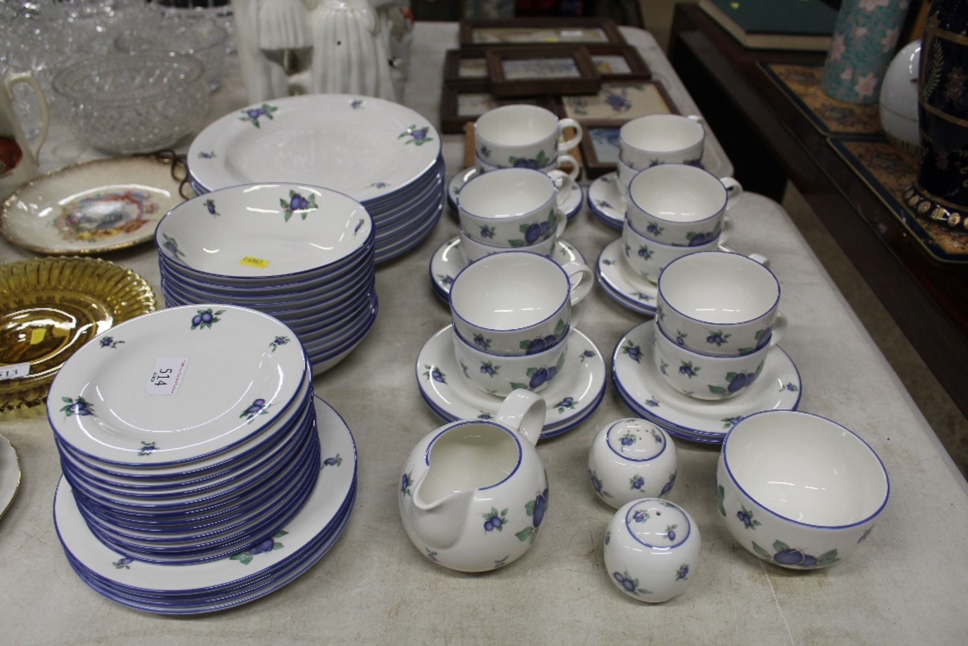 A quantity of Doulton Every Day "Blueberry" patter