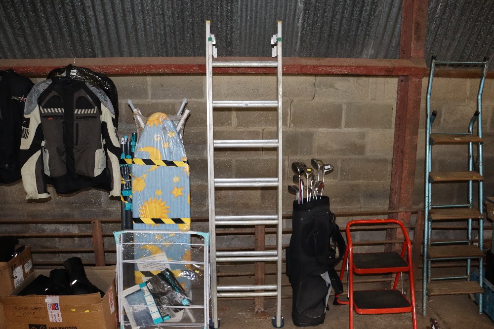 An extending aluminium ladder