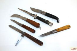 Six various pocket knives including a stag horn sc