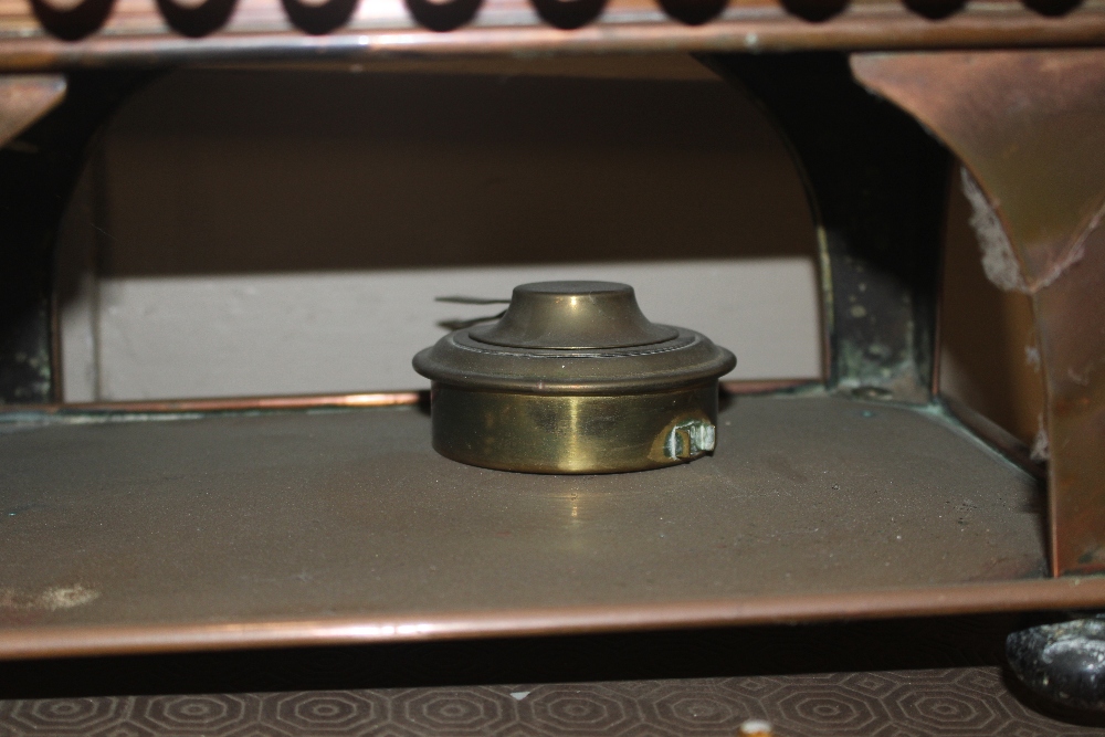 An early 20th Century copper two burner hot plate - Image 3 of 9