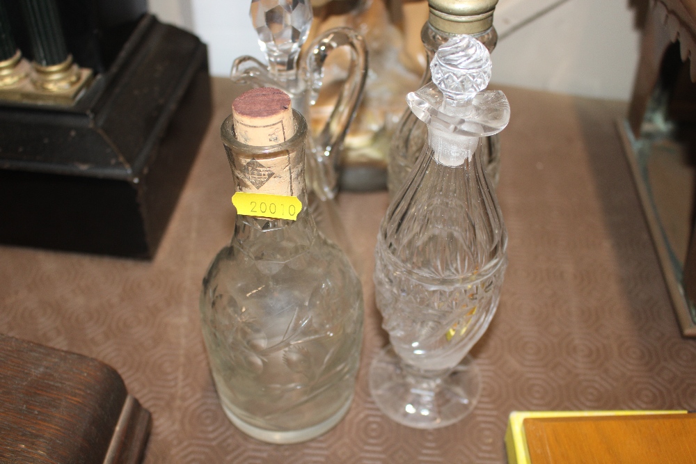 A quantity of various glass cruet bottles - Image 14 of 15