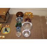 A quantity of various glass bowls and ashtrays