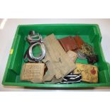 A tray of mixed militaria items