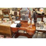 A Duchess dressing table