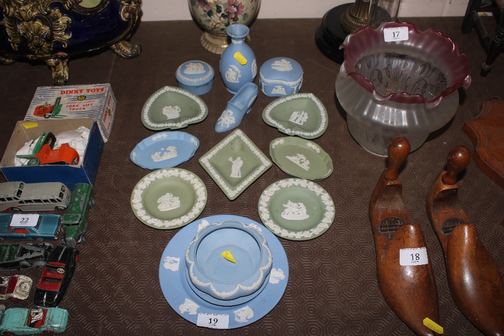 A quantity of Wedgwood Jasperware