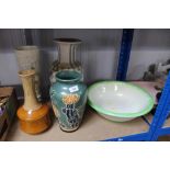 Four decorative vases and a washbowl