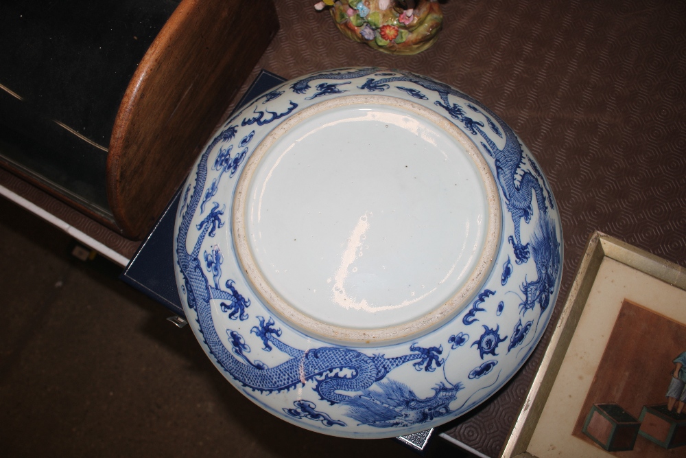 A Chinese dragon decorated blue and white charger, - Image 4 of 6