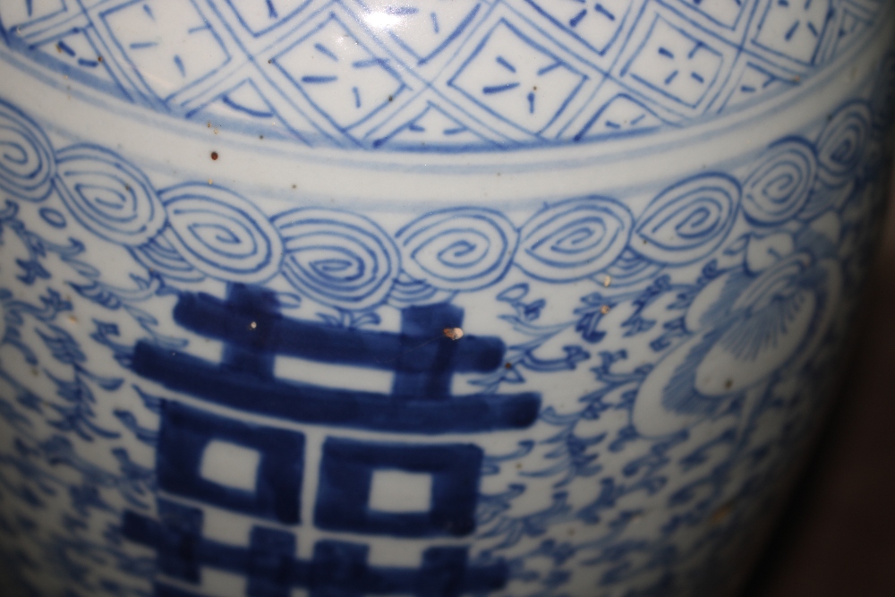 A Chinese blue and white baluster vase - Image 5 of 7