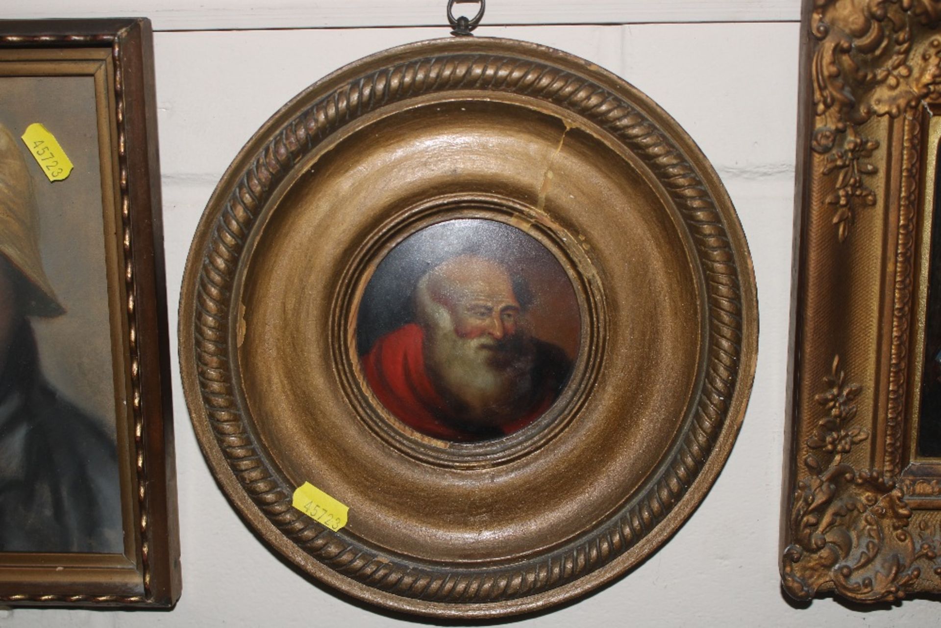 19th Century oil on a circular lid depicting a bea