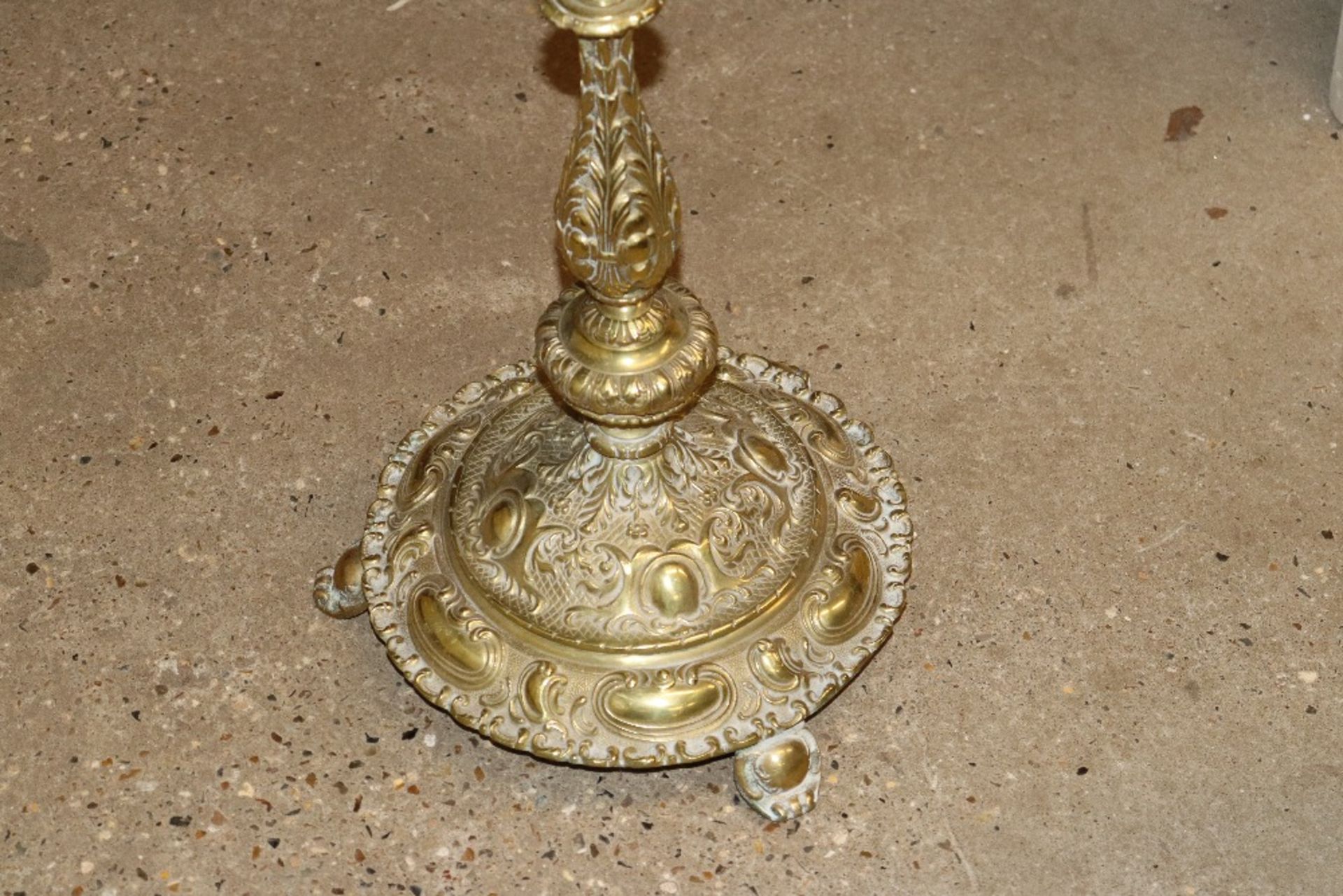 An ornate brass standard lamp in the form of a lar - Image 2 of 4