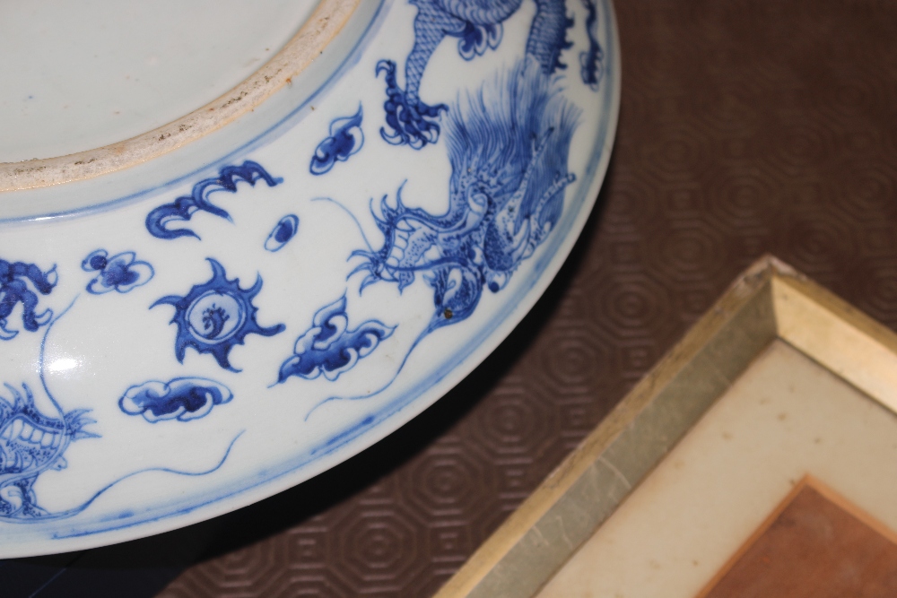 A Chinese dragon decorated blue and white charger, - Image 5 of 6