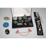 A collection of costume jewellery including brooch